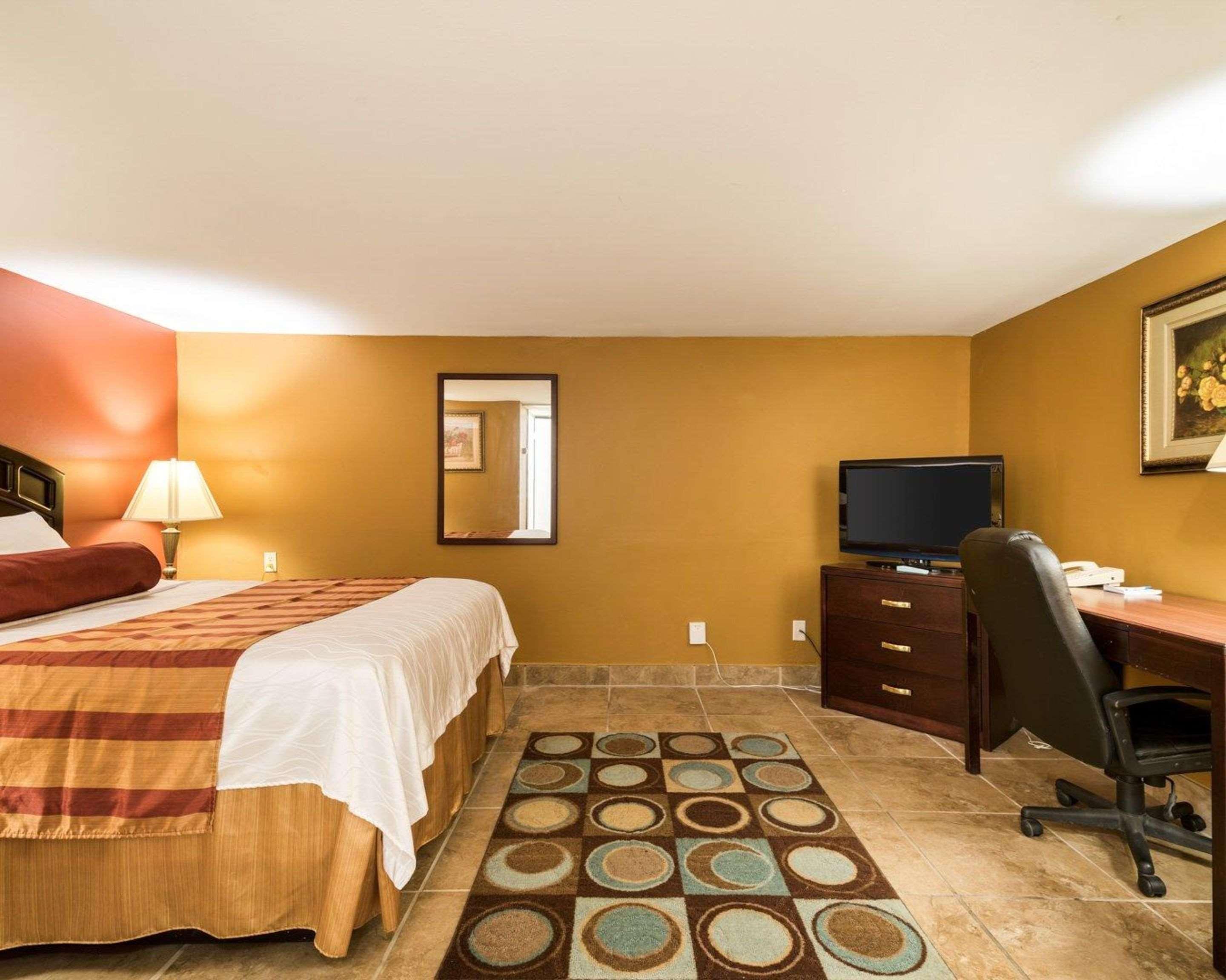 Rodeway Inn Weedsport Exterior foto